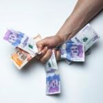 ¿Cuál es el significado de hallar dinero en efectivo en billetes?