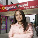 ¿Cuáles son las opciones de envío de dinero que ofrece Delgado Travel?